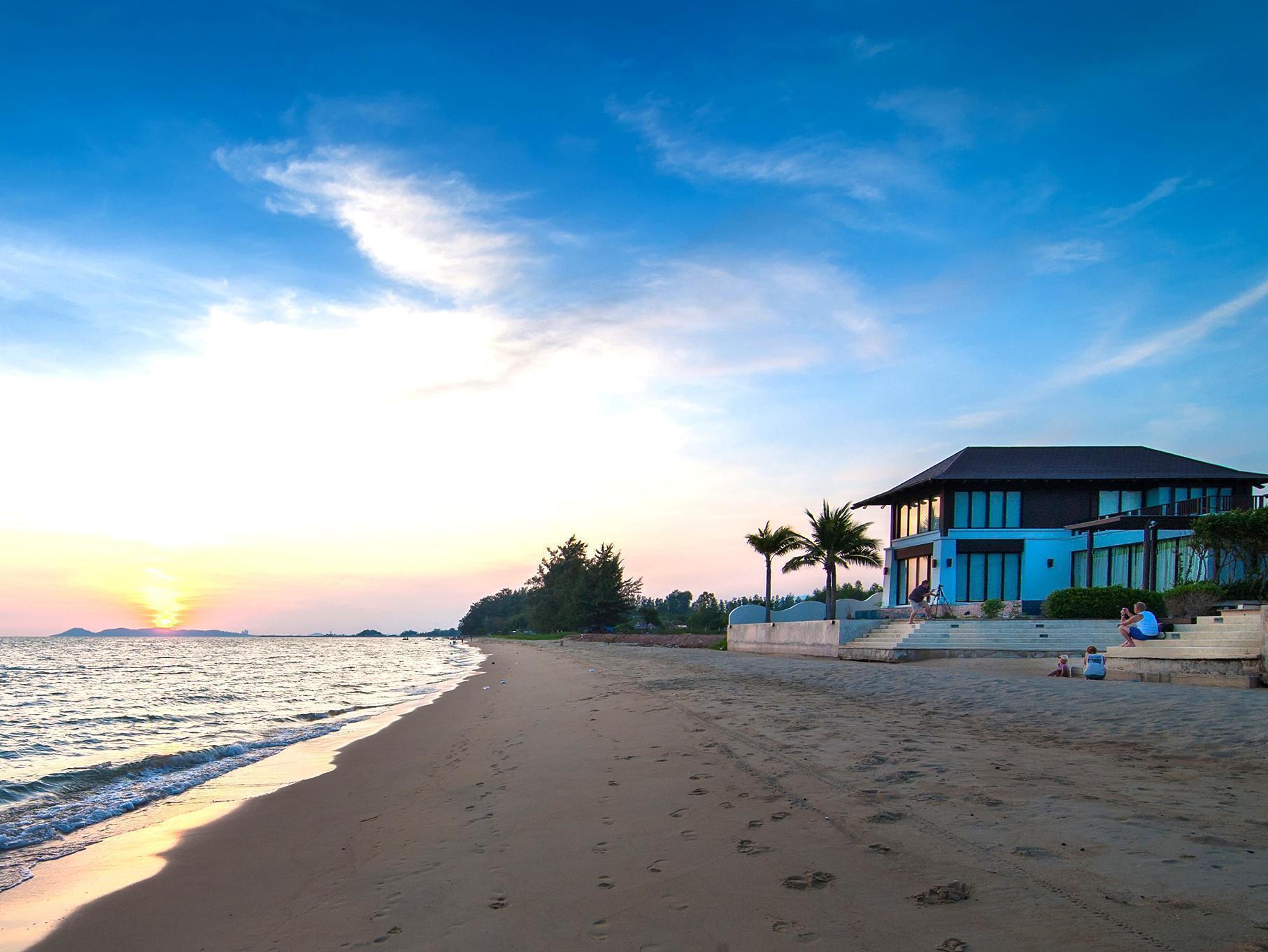 The Oriental Beach Resort Rayong Exterior photo